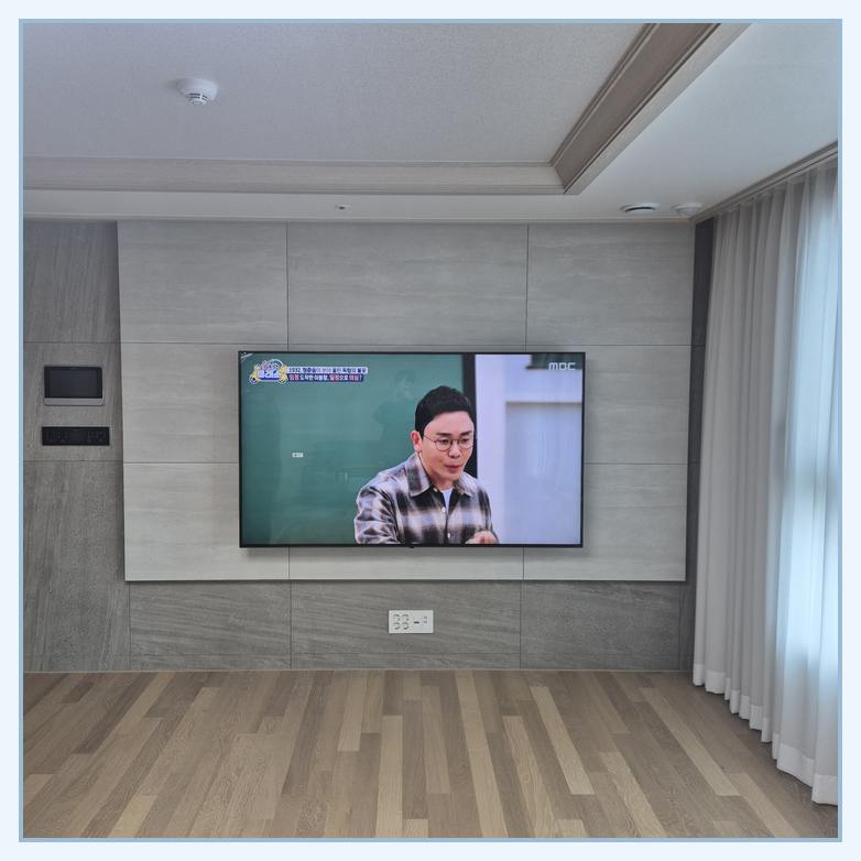 TV 전면과 벽의 여백을 함께 살펴볼 때 참고할 수 있는 사진 — 기존 TV 모델별, 일산동·일산서 이전 참고
